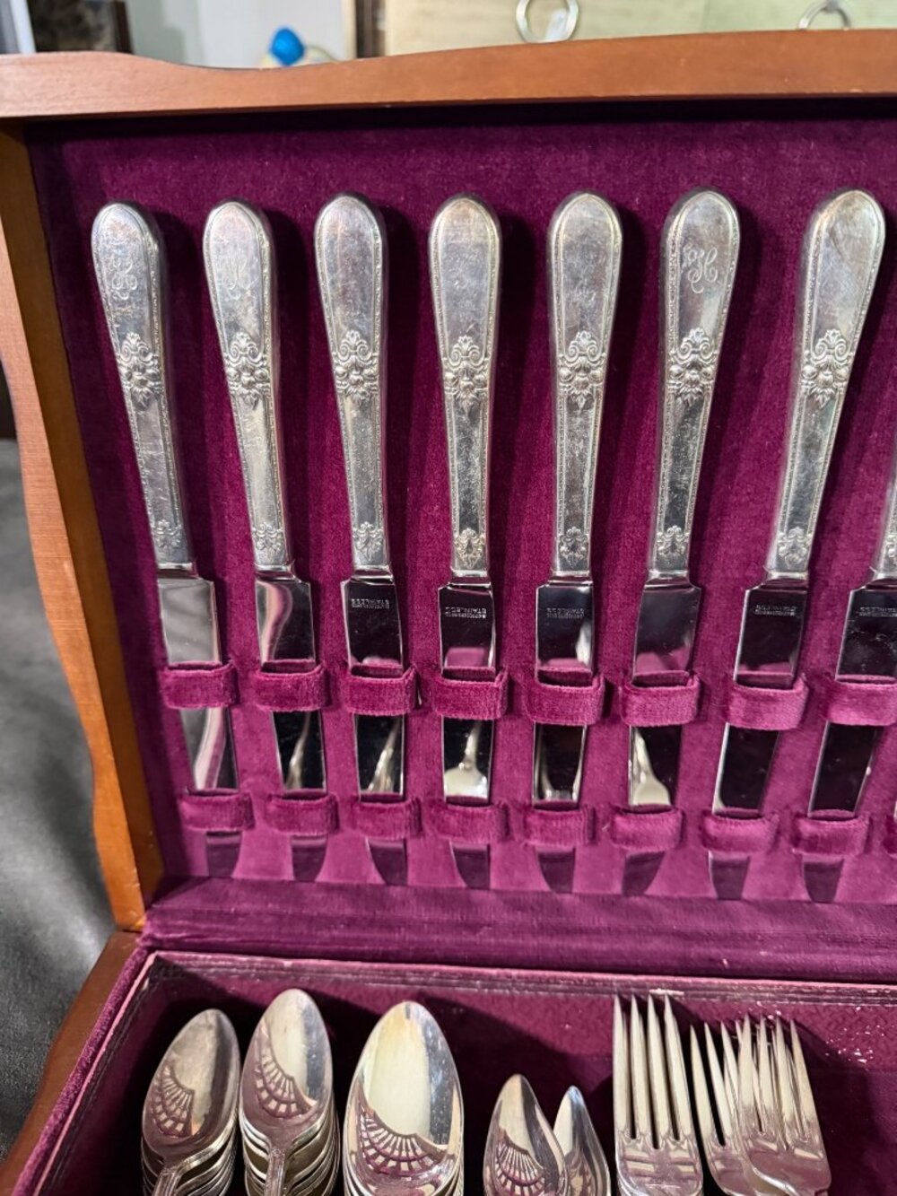 Antique Roger’s Brothers Stainless Steel Silverware Flatware Set In Wooden Case - Picture 3 of 9